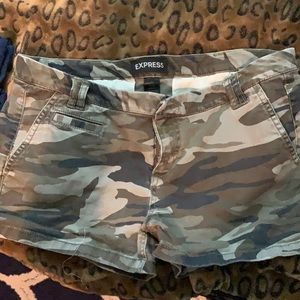 Express camo shorts size 2